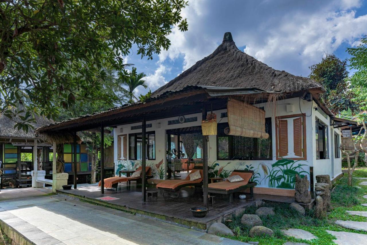 Ubud Sari Health Resort Exterior photo